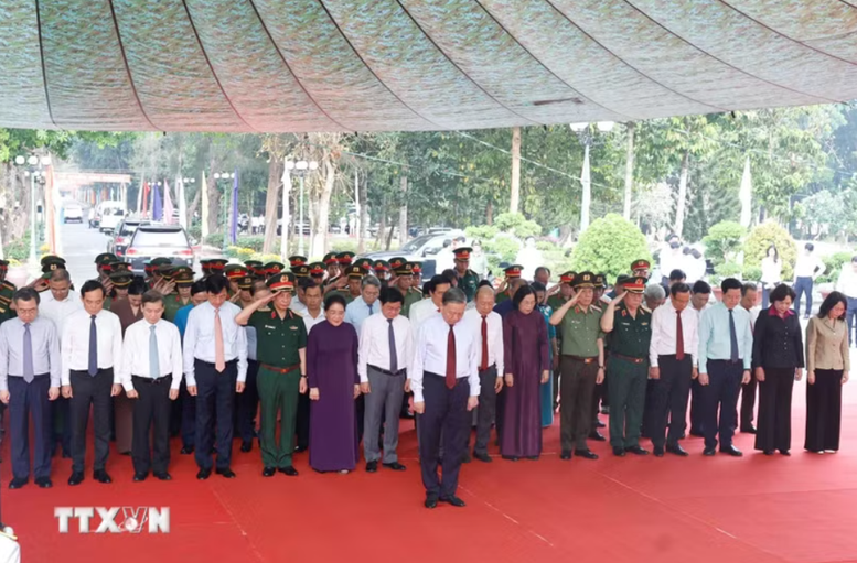 Tổng Bí thư, Chủ tịch nước Tô Lâm dâng hương tại Nghĩa trang Liệt sĩ Tân Biên